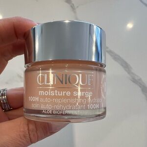 Clinique Moisture Surge™ 100H Auto-Replenishing Hydrator
